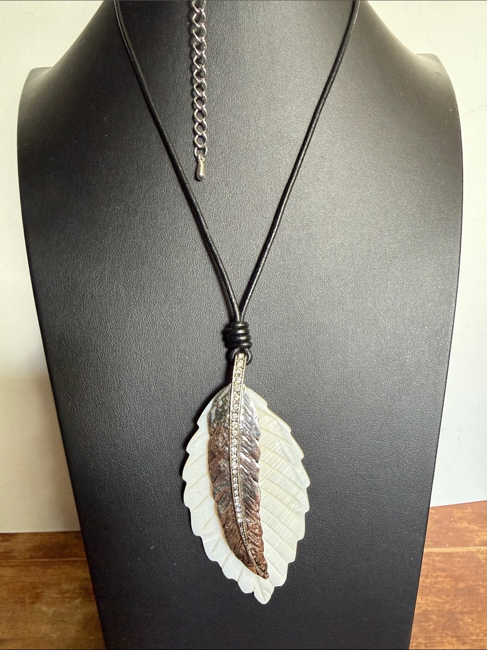 Layered Leaf Pendant Necklace mother pearl of leaf with silver feather